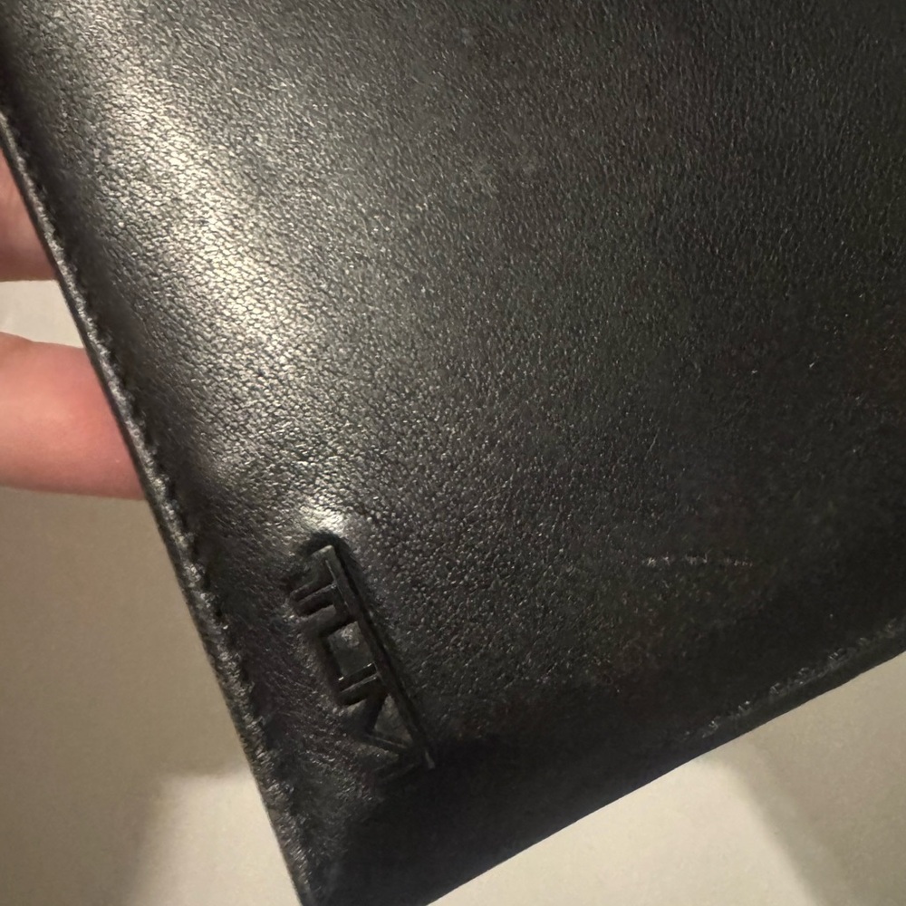 Tumi Leather Wallet - Picture 5 of 9